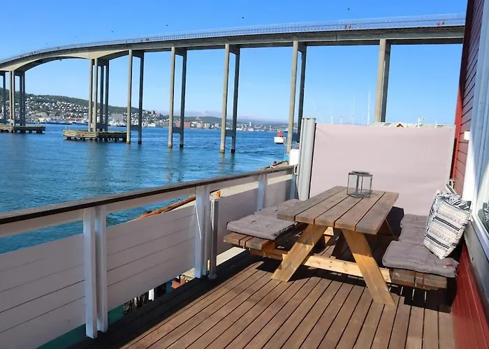 Panoramic Harbour View Apartment