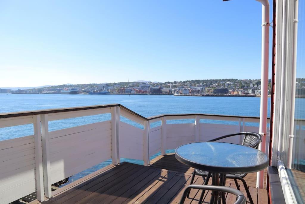 Panoramic Harbour View Apartment *